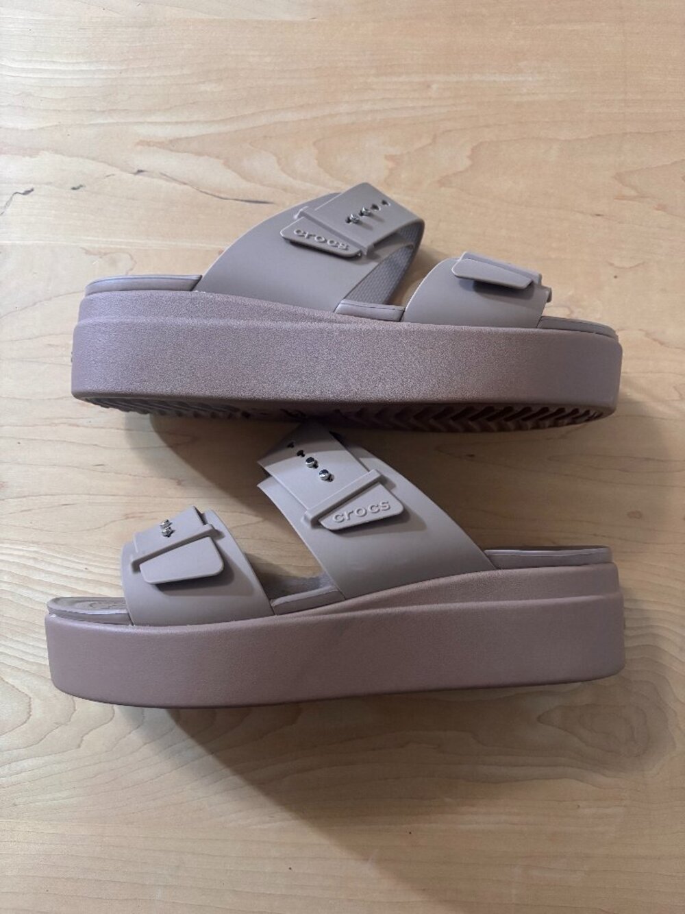 New Without Tags Croc Brooklyn Platform Sandals- So Cute!